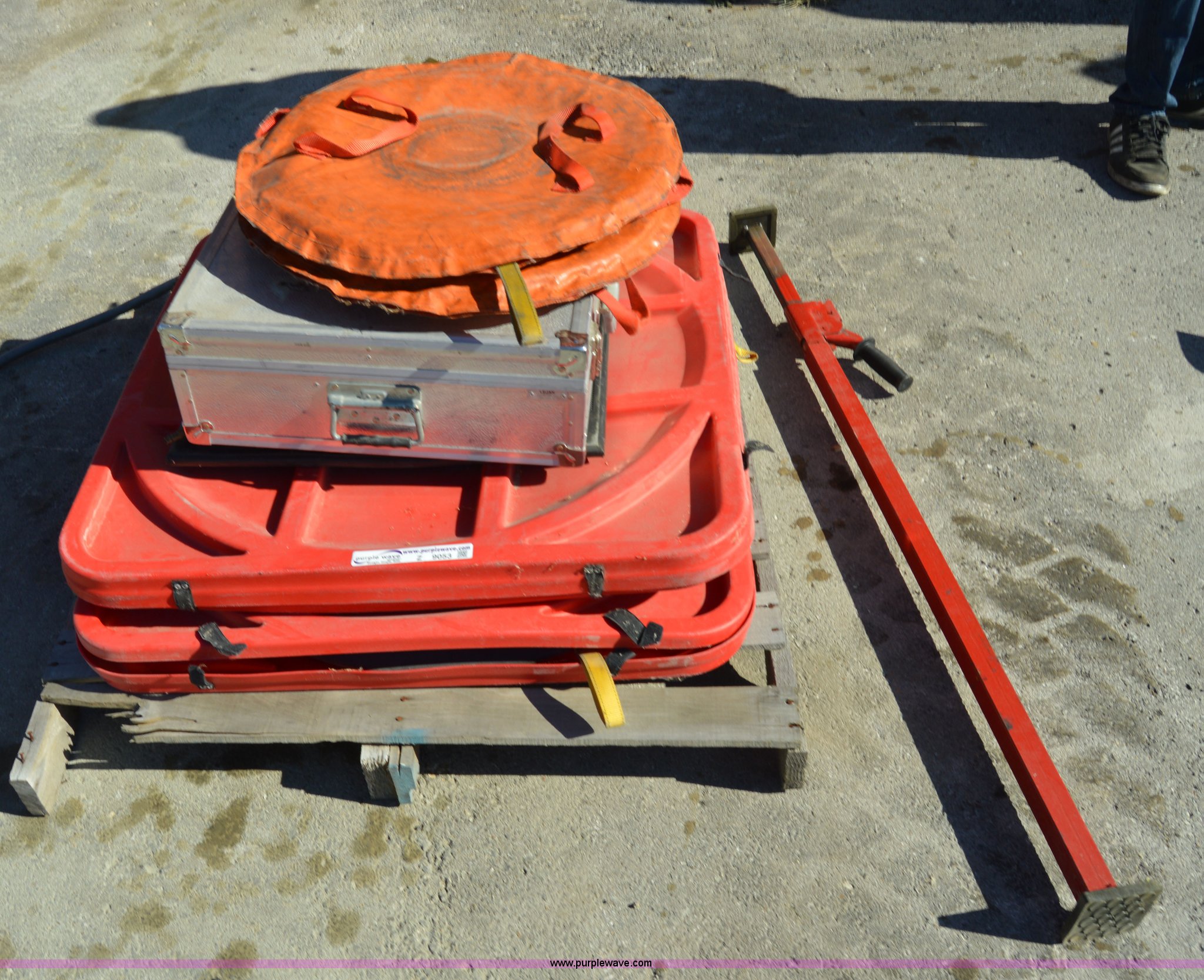 Assorted pneumatic pillow/jacks in North Kansas City, MO Item Z9053