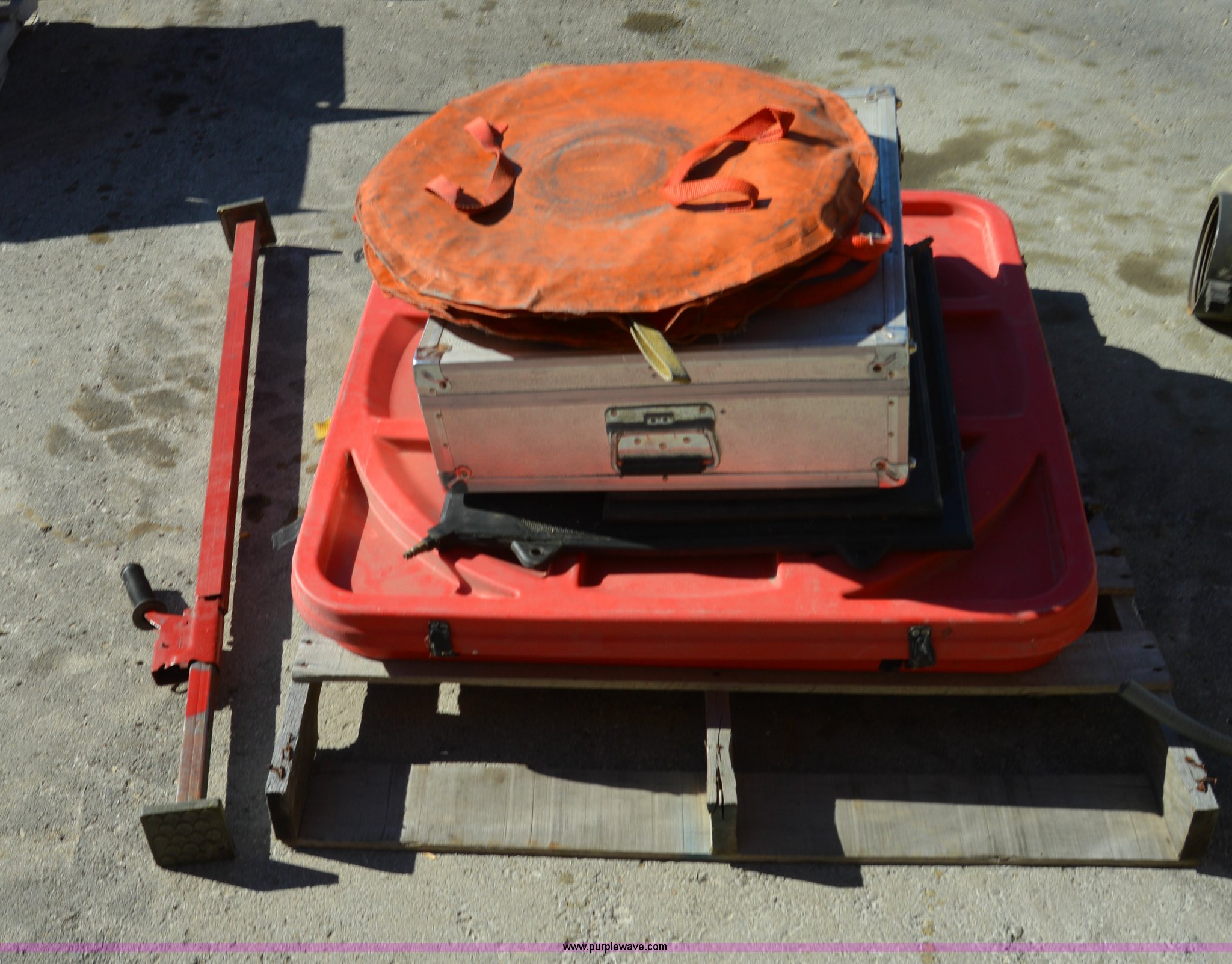 Assorted pneumatic pillow/jacks in North Kansas City, MO Item Z9053