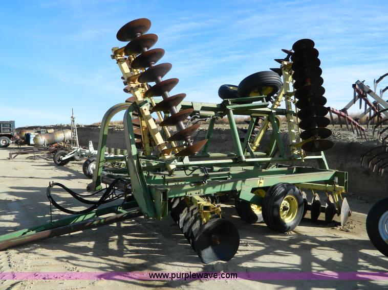 image for item H2291 John Deere 320 30' off-set disk