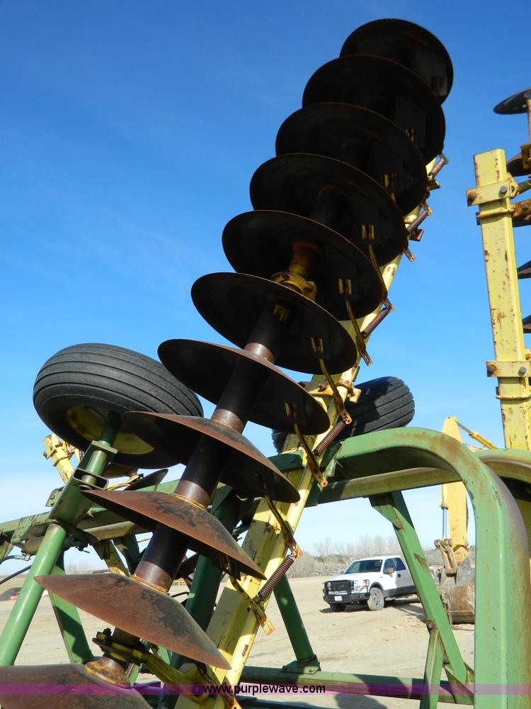 image for item H2291 John Deere 320 30' off-set disk