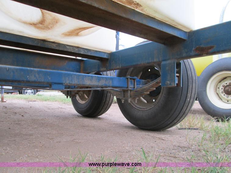 image for item H9406 1,025 gallon nurse trailer