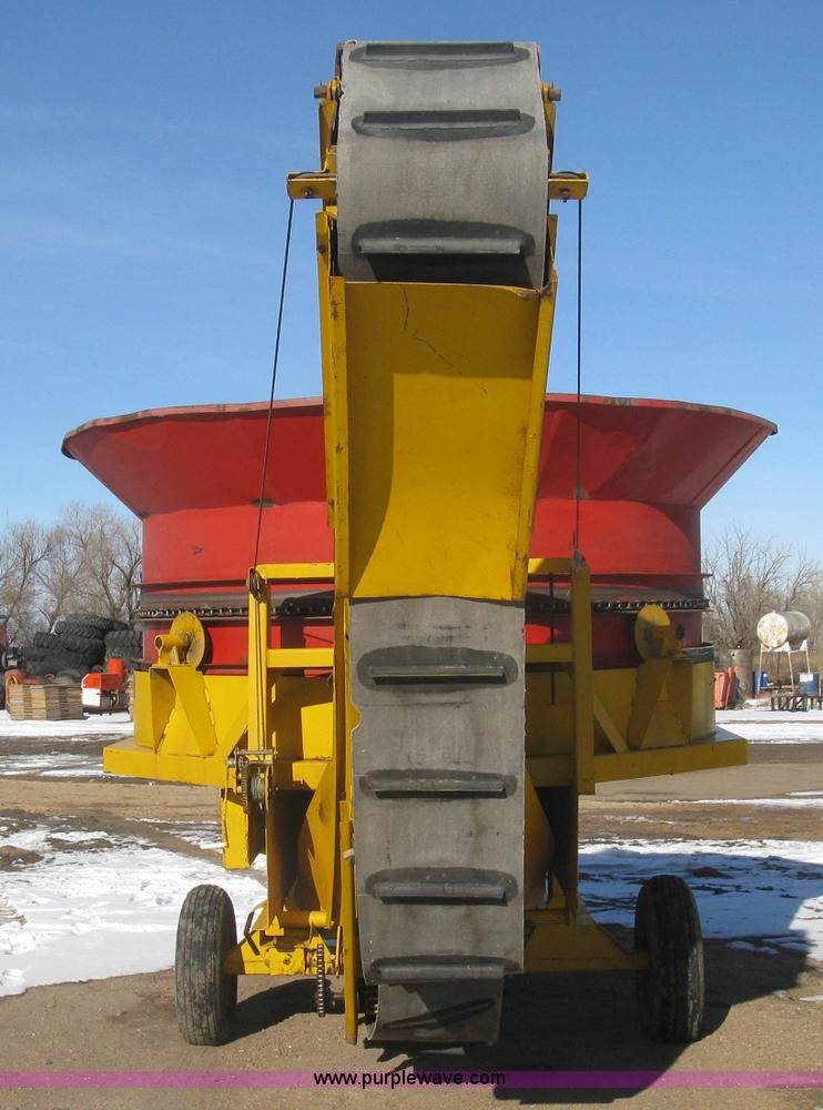 image for item K2763 HayBuster Big Bite H1000 tub grinder