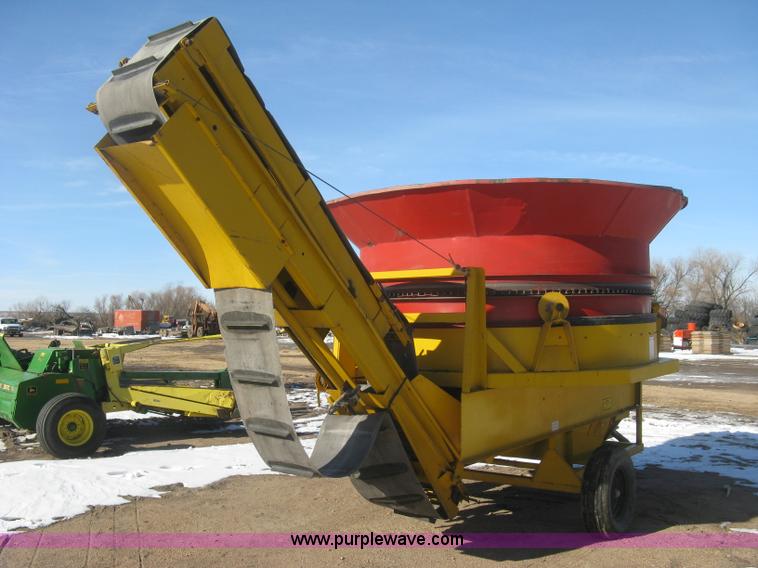 image for item K2763 HayBuster Big Bite H1000 tub grinder