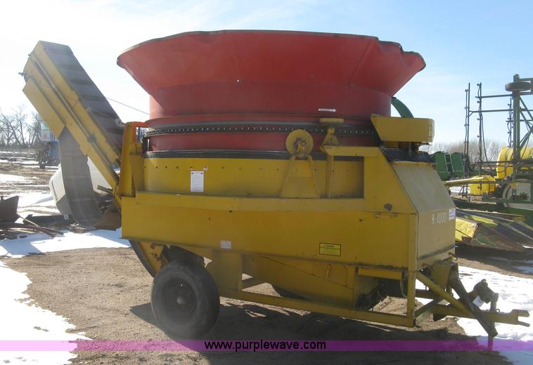 image for item K2763 HayBuster Big Bite H1000 tub grinder