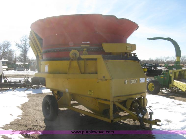 image for item K2763 HayBuster Big Bite H1000 tub grinder