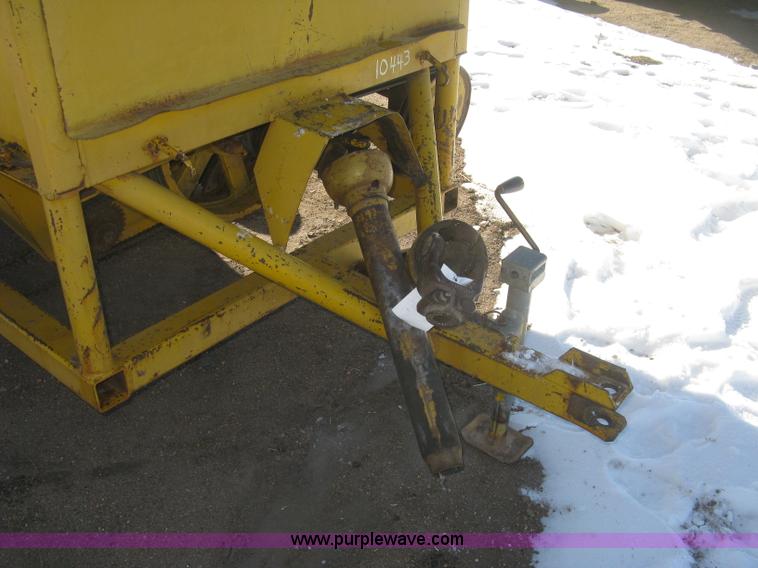 image for item K2763 HayBuster Big Bite H1000 tub grinder