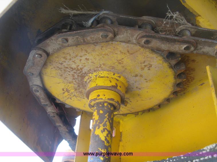 image for item K2763 HayBuster Big Bite H1000 tub grinder