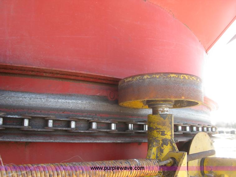 image for item K2763 HayBuster Big Bite H1000 tub grinder