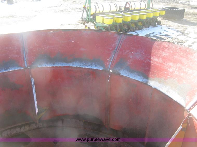 image for item K2763 HayBuster Big Bite H1000 tub grinder