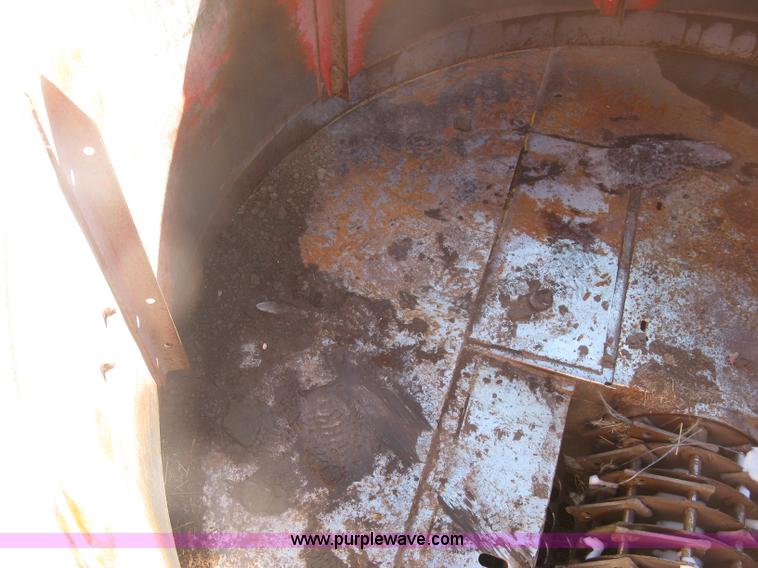 image for item K2763 HayBuster Big Bite H1000 tub grinder