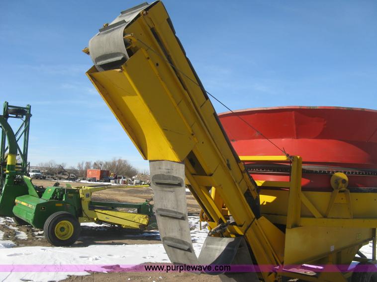 image for item K2763 HayBuster Big Bite H1000 tub grinder
