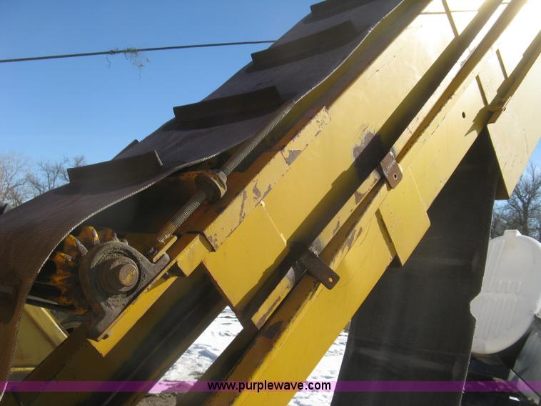 image for item K2763 HayBuster Big Bite H1000 tub grinder