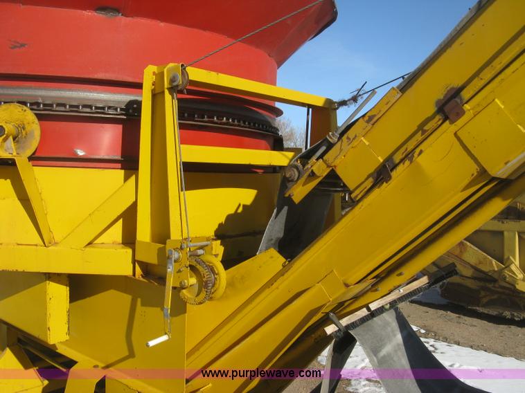 image for item K2763 HayBuster Big Bite H1000 tub grinder