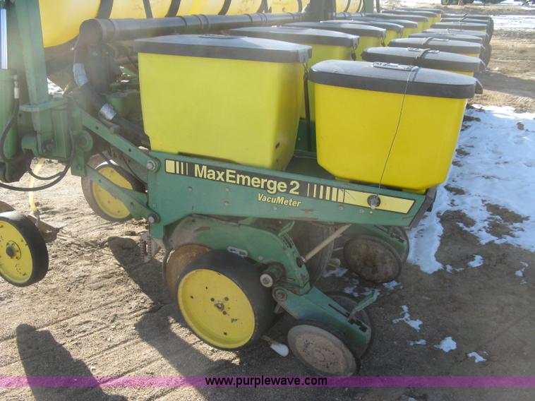 image for item K2767 John Deere 7200 planter