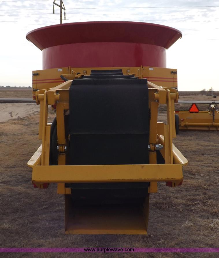 image for item K3107 HayBuster I1100E Big Bite tub grinder