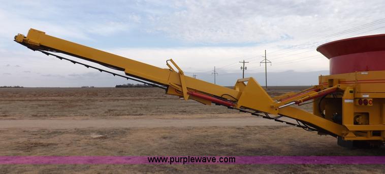 image for item K3107 HayBuster I1100E Big Bite tub grinder