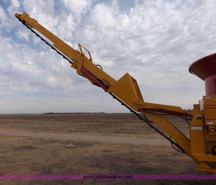 image for item K3107 HayBuster I1100E Big Bite tub grinder