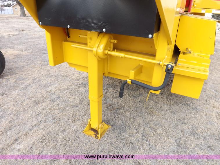 image for item K3107 HayBuster I1100E Big Bite tub grinder