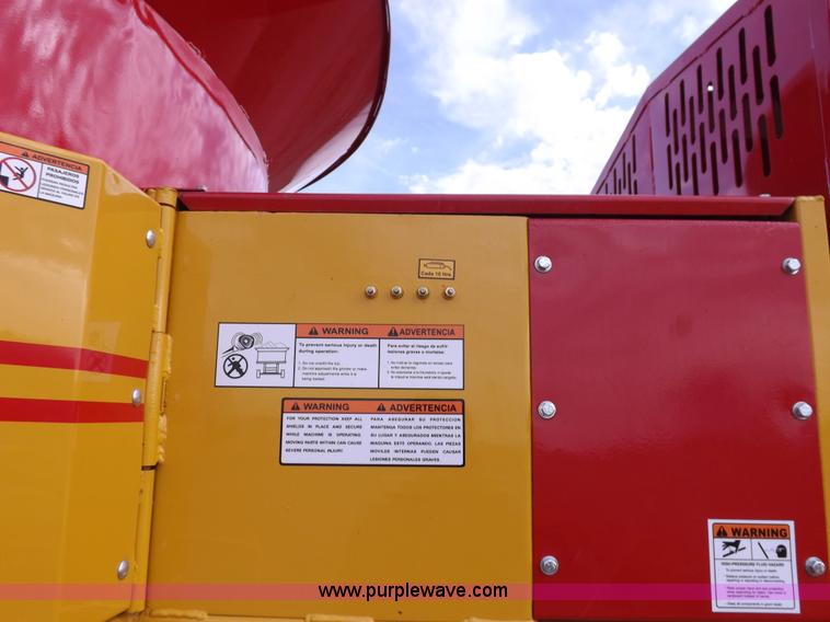 image for item K3107 HayBuster I1100E Big Bite tub grinder