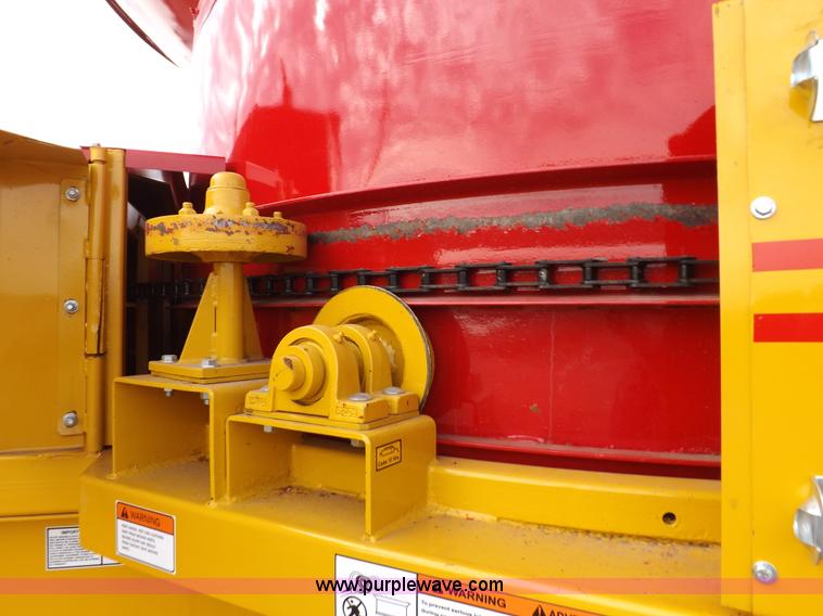 image for item K3107 HayBuster I1100E Big Bite tub grinder