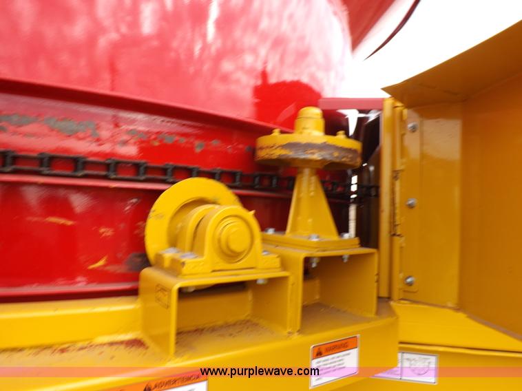 image for item K3107 HayBuster I1100E Big Bite tub grinder