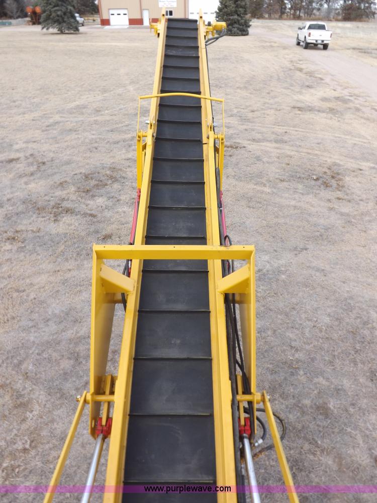 image for item K3107 HayBuster I1100E Big Bite tub grinder