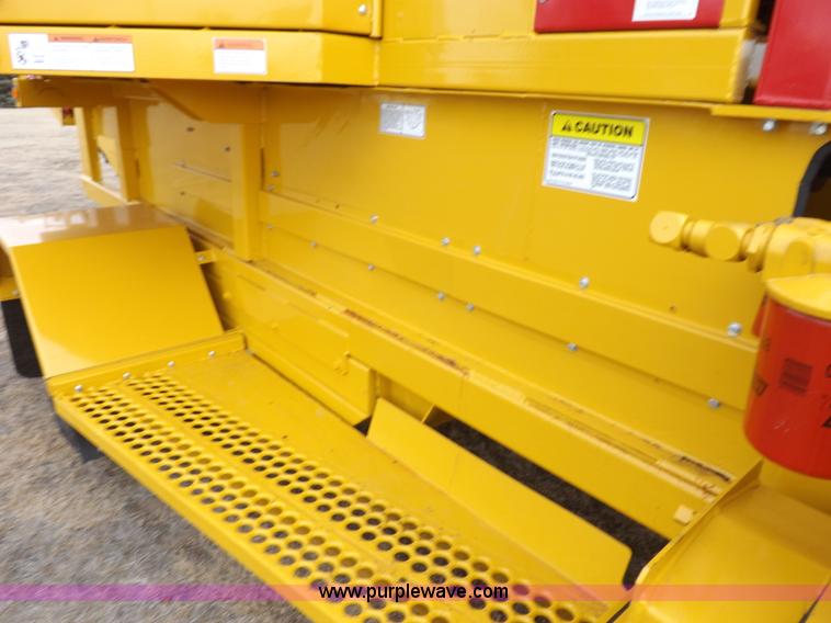 image for item K3107 HayBuster I1100E Big Bite tub grinder