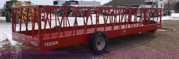 image for item K3112 Hay feeder wagon