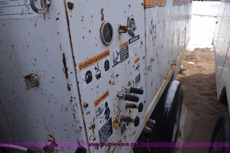 image for item BE9741 1999 Schwing mobile concrete pump