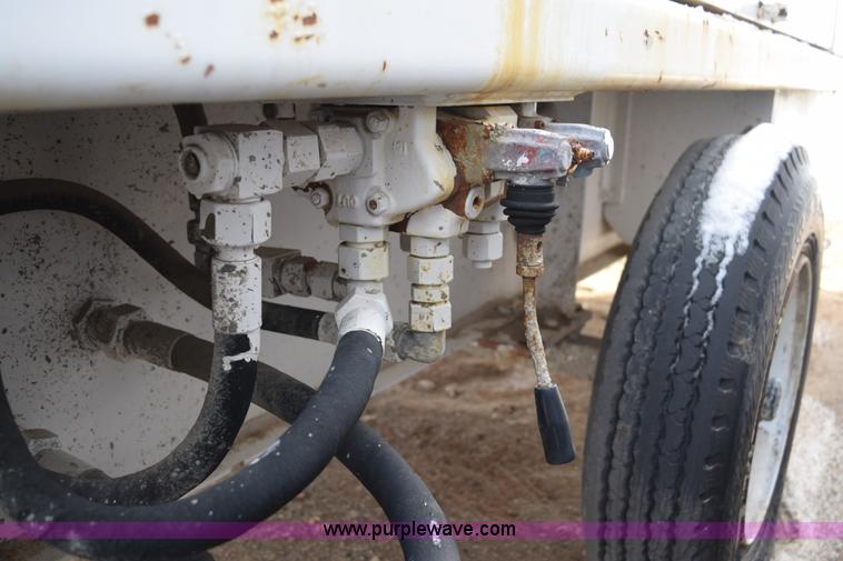 image for item BE9741 1999 Schwing mobile concrete pump