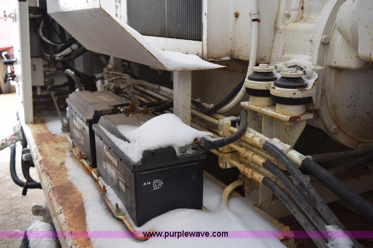 image for item BE9741 1999 Schwing mobile concrete pump