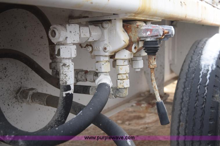 image for item BE9741 1999 Schwing mobile concrete pump