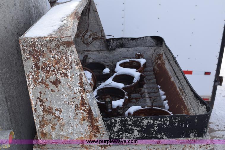 image for item BE9741 1999 Schwing mobile concrete pump