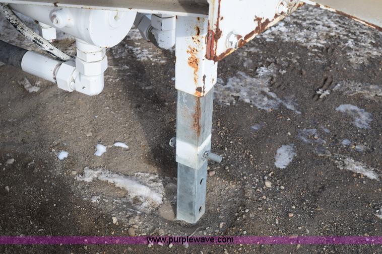 image for item BE9741 1999 Schwing mobile concrete pump