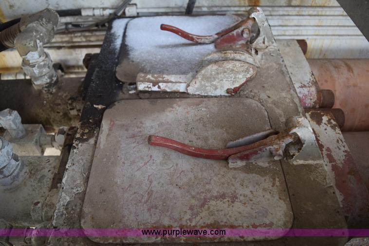 image for item BE9741 1999 Schwing mobile concrete pump