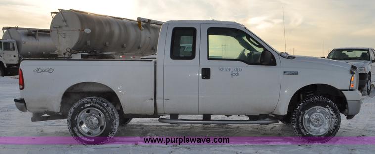 image for item F2170 2005 Ford F250 Super Duty XLT SuperCab pickup truck