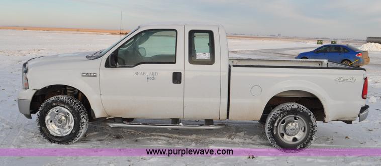 image for item F2170 2005 Ford F250 Super Duty XLT SuperCab pickup truck