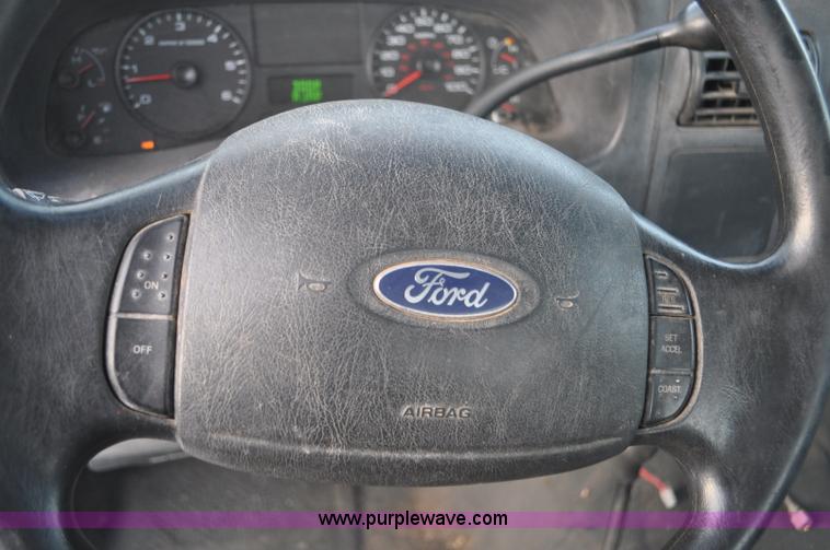 image for item F2170 2005 Ford F250 Super Duty XLT SuperCab pickup truck