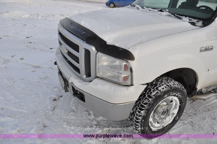 image for item F2170 2005 Ford F250 Super Duty XLT SuperCab pickup truck