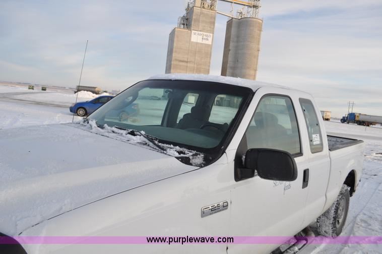 image for item F2170 2005 Ford F250 Super Duty XLT SuperCab pickup truck