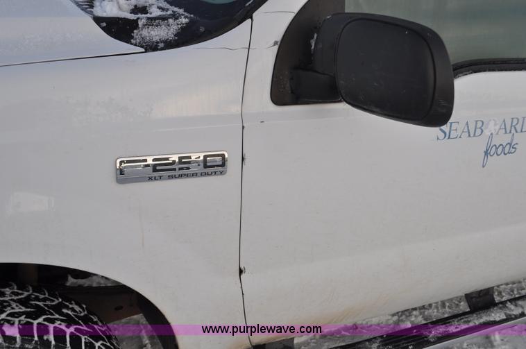 image for item F2170 2005 Ford F250 Super Duty XLT SuperCab pickup truck