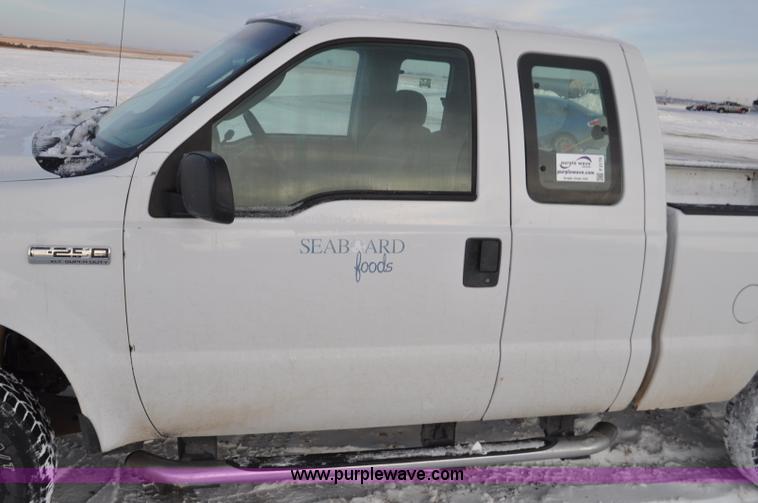 image for item F2170 2005 Ford F250 Super Duty XLT SuperCab pickup truck