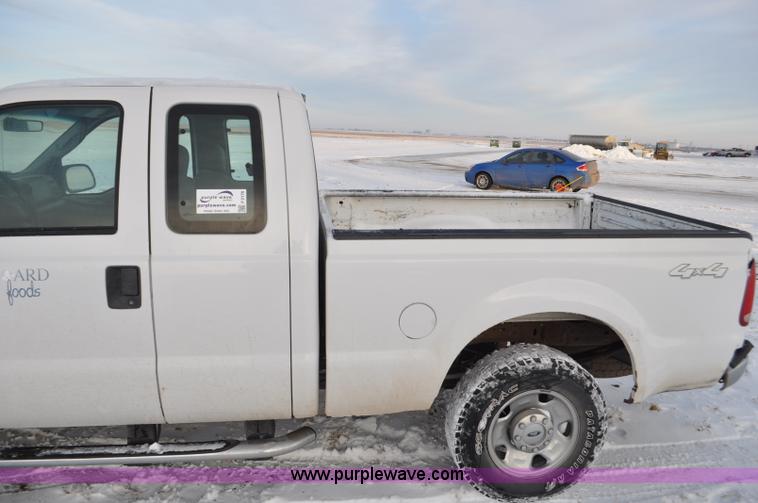 image for item F2170 2005 Ford F250 Super Duty XLT SuperCab pickup truck