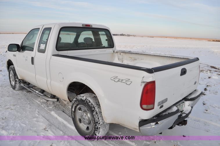 image for item F2170 2005 Ford F250 Super Duty XLT SuperCab pickup truck
