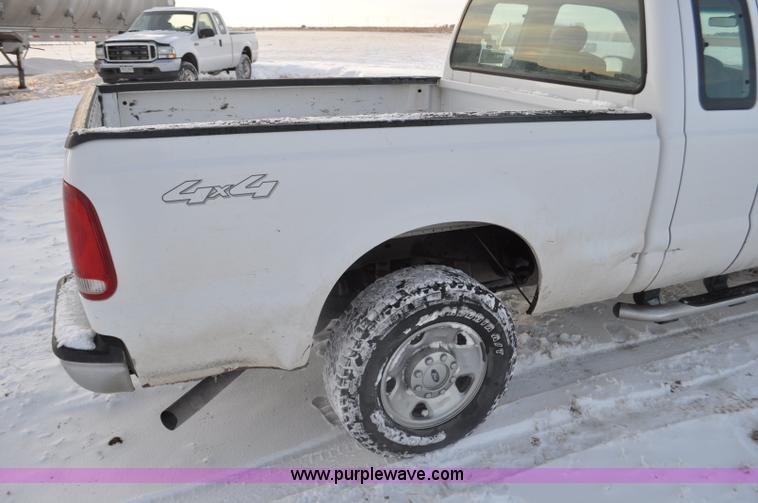 image for item F2170 2005 Ford F250 Super Duty XLT SuperCab pickup truck