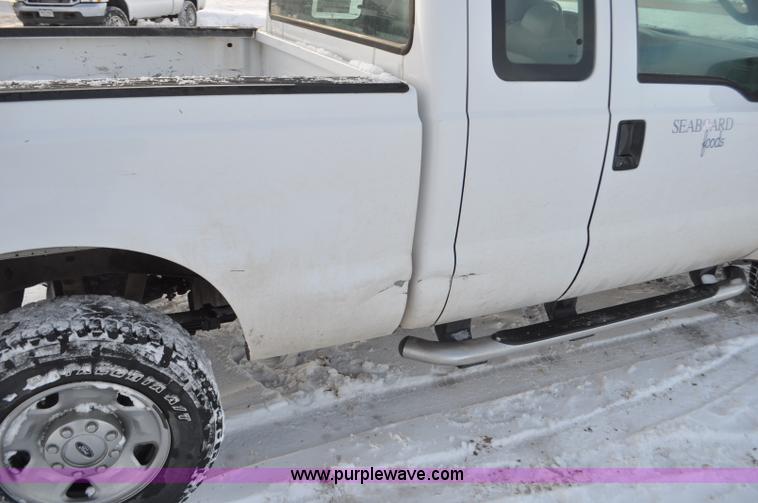 image for item F2170 2005 Ford F250 Super Duty XLT SuperCab pickup truck