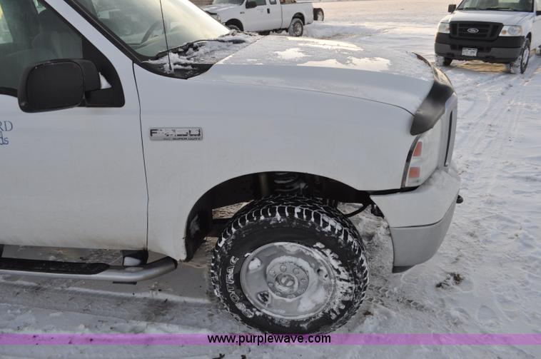 image for item F2170 2005 Ford F250 Super Duty XLT SuperCab pickup truck