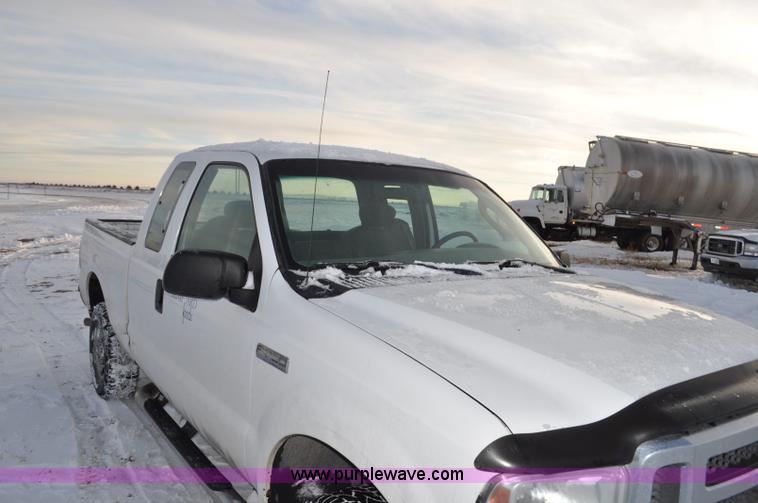 image for item F2170 2005 Ford F250 Super Duty XLT SuperCab pickup truck