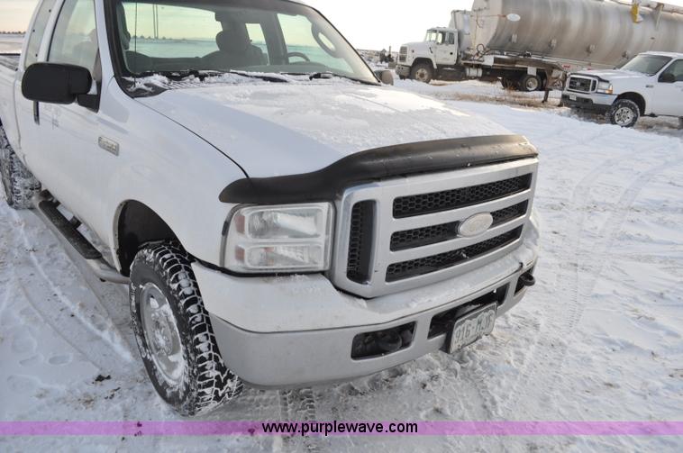 image for item F2170 2005 Ford F250 Super Duty XLT SuperCab pickup truck