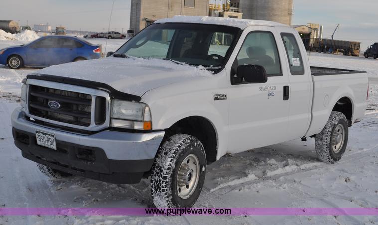 image for item F2171 2004 Ford F250 Super Duty SuperCab pickup truck
